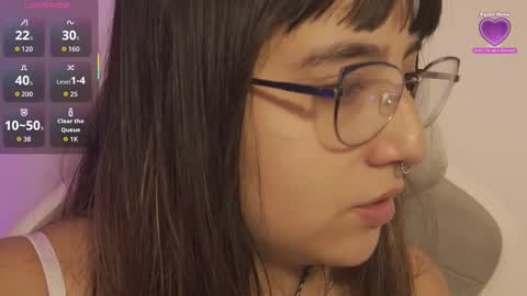 Snapshot of emitaa17228 chatting on November 4, 8:19 pm emma online show from November 4, 8:19 pm