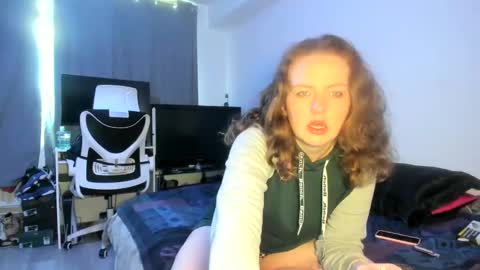 emliyjamesmjb online show from January 23, 9:39 am