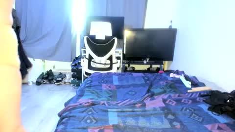 emliyjamesmjb online show from February 7, 10:40 am