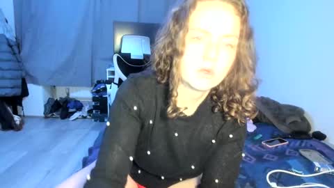 emliyjamesmjb online show from February 10, 6:31 am