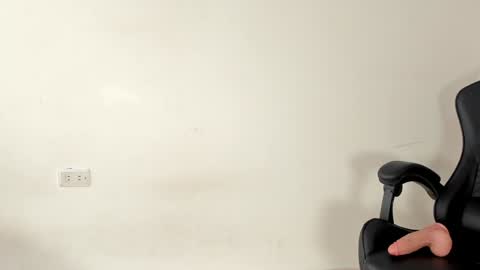 Snapshot of emma_980 chatting on December 3, 3:00 pm emma online show from December 3, 3:00 pm