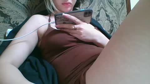 emma_991 online show from January 23, 3:22 pm