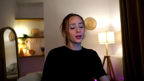 Snapshot of emma__cutiee chatting on January 29, 12:33 am Your Emma online show from January 29, 12:33 am