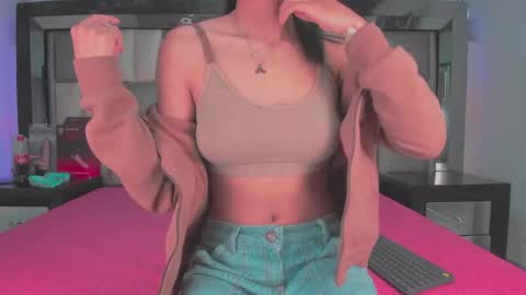 emma__js_ online show from September 18, 11:34 am