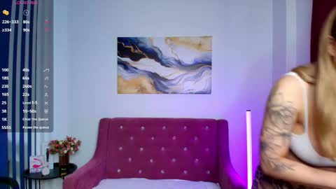 Snapshot of emma__rosss chatting on May 18, 2:18 am emma__rosss online show from May 18, 2:18 am