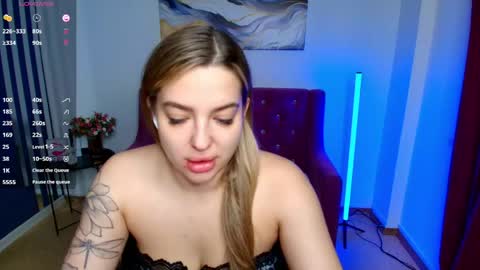 Snapshot of emma__rosss chatting on May 19, 2:18 am emma__rosss online show from May 19, 2:18 am