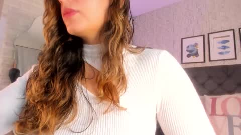 Snapshot of emma__smith01 chatting on February 5, 12:38 pm Emma online show from February 5, 12:38 pm