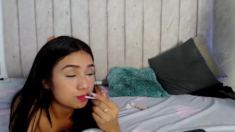 Snapshot of emma_and_aysha chatting on March 10, 5:39 pm emma_and_aysha online show from March 10, 5:39 pm