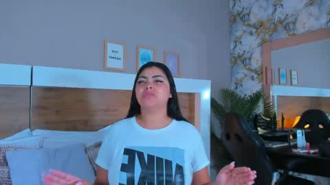 Snapshot of emma_bakker_ chatting on May 12, 7:05 am Emma online show from May 12, 7:05 am