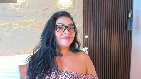 Snapshot of emma_bakker_ chatting on June 2, 7:43 am Emma online show from June 2, 7:43 am