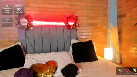 Snapshot of emma_belley chatting on July 5, 1:07 pm Hey Im EmmaHelp me reach 100 likes online show from July 5, 1:07 pm