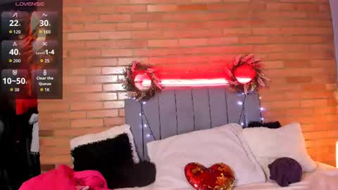 Snapshot of emma_belley chatting on July 13, 7:16 pm Hey Im EmmaHelp me reach 100 likes online show from July 13, 7:16 pm