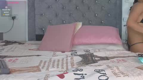 Snapshot of emma_blake__ chatting on October 14, 5:30 am Emma online show from October 14, 5:30 am