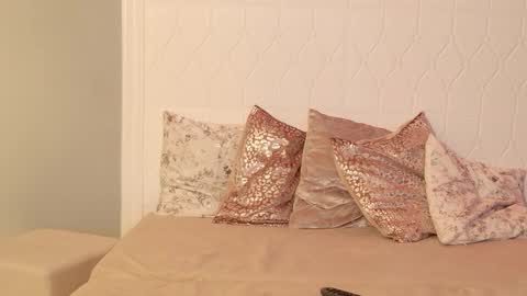 emma_bliss_ online show from March 11, 4:24 pm