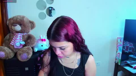 Snapshot of emma_boo_ chatting on May 7, 2:22 pm emma_boo_ online show from May 7, 2:22 pm