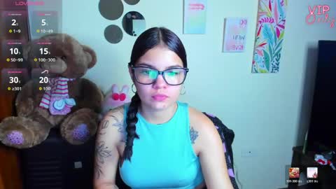 Snapshot of emma_boo_ chatting on May 18, 2:56 pm emma_boo_ online show from May 18, 2:56 pm