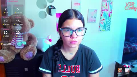 Snapshot of emma_boo_ chatting on May 28, 2:03 pm emma_boo_ online show from May 28, 2:03 pm