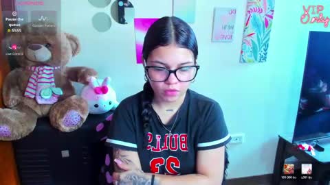 Snapshot of emma_boo_ chatting on May 29, 4:16 pm emma_boo_ online show from May 29, 4:16 pm