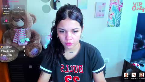 Snapshot of emma_boo_ chatting on May 31, 3:08 pm emma_boo_ online show from May 31, 3:08 pm