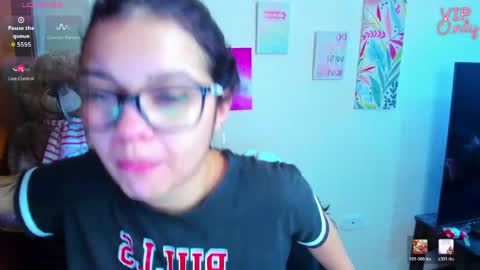 Snapshot of emma_boo_ chatting on June 1, 1:35 pm emma_boo_ online show from June 1, 1:35 pm