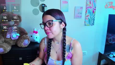 Snapshot of emma_boo_ chatting on June 3, 2:19 pm emma_boo_ online show from June 3, 2:19 pm