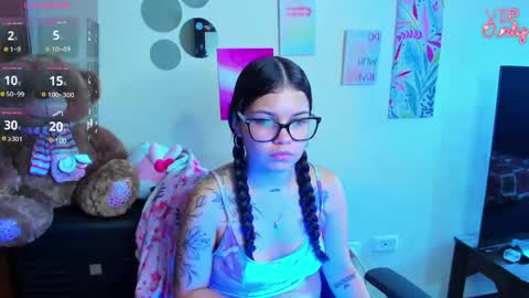 Snapshot of emma_boo_ chatting on June 3, 2:44 pm emma_boo_ online show from June 3, 2:44 pm