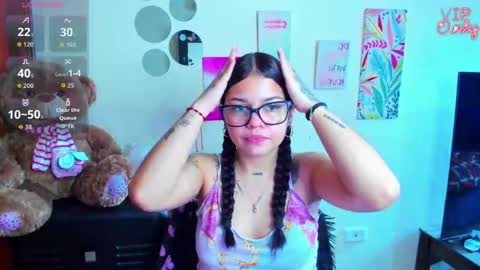 Snapshot of emma_boo_ chatting on June 5, 3:07 pm emma_boo_ online show from June 5, 3:07 pm