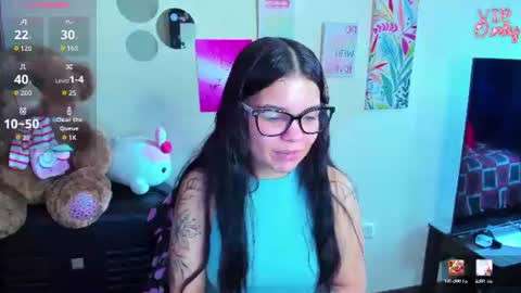Snapshot of emma_boo_ chatting on June 17, 2:07 pm emma_boo_ online show from June 17, 2:07 pm