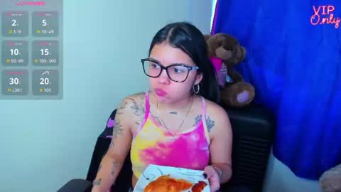 Snapshot of emma_boo_ chatting on August 4, 5:26 pm emma_boo_ online show from August 4, 5:26 pm