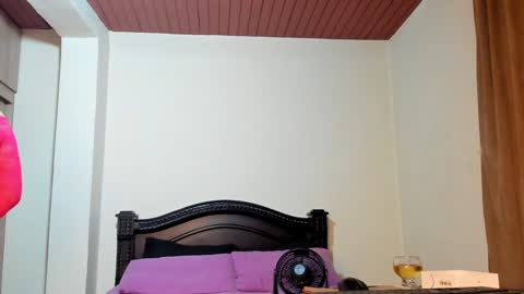 Snapshot of emma_brown777 chatting on December 2, 11:40 pm ALBA  online show from December 2, 11:40 pm