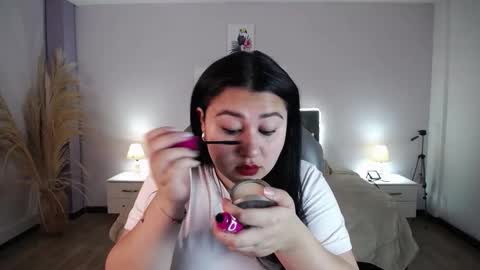 Snapshot of emma_charm_ chatting on December 14, 12:10 pm Emma online show from December 14, 12:10 pm