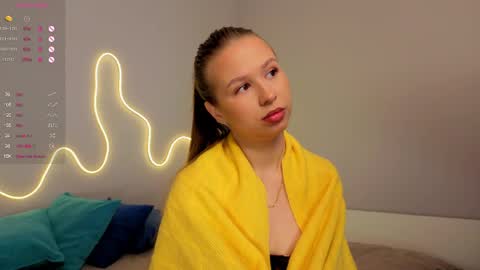 Snapshot of emma_clon chatting on May 16, 2:19 am Emma online show from May 16, 2:19 am