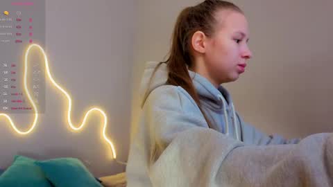Snapshot of emma_clon chatting on May 24, 4:28 am Emma online show from May 24, 4:28 am