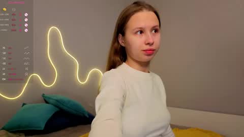Snapshot of emma_clon chatting on May 25, 2:06 am Emma online show from May 25, 2:06 am