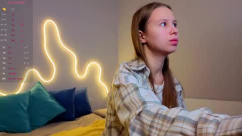 Snapshot of emma_clon chatting on June 2, 1:07 am Emma online show from June 2, 1:07 am