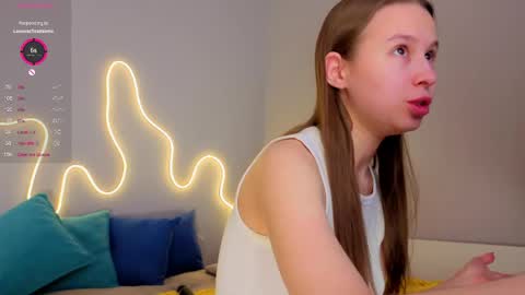 Snapshot of emma_clon chatting on June 7, 1:21 am Emma online show from June 7, 1:21 am
