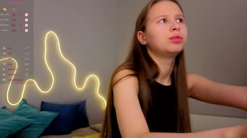 Snapshot of emma_clon chatting on June 8, 1:50 am Emma online show from June 8, 1:50 am