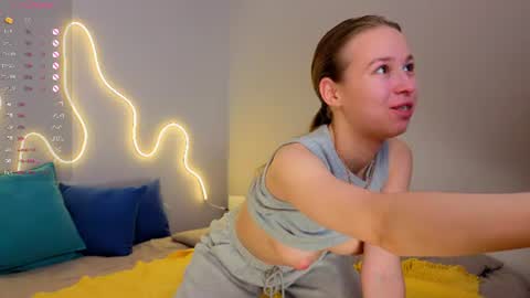 Snapshot of emma_clon chatting on June 11, 1:16 am Emma online show from June 11, 1:16 am