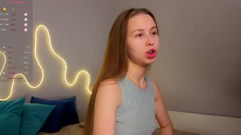 Snapshot of emma_clon chatting on June 12, 1:26 am Emma online show from June 12, 1:26 am