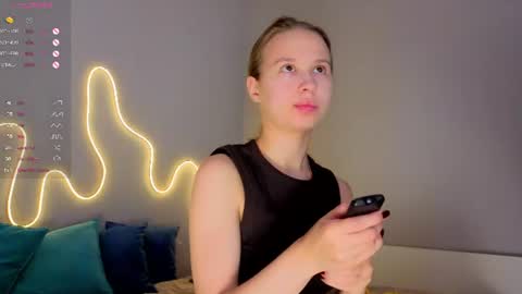 Snapshot of emma_clon chatting on July 2, 1:38 am Emma online show from July 2, 1:38 am