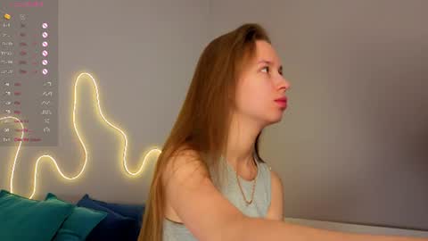 Snapshot of emma_clon chatting on July 6, 3:58 am Emma online show from July 6, 3:58 am