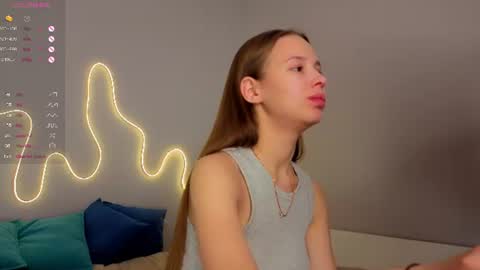 Snapshot of emma_clon chatting on July 10, 1:32 am Emma online show from July 10, 1:32 am