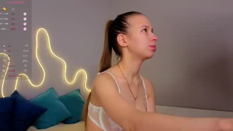 Snapshot of emma_clon chatting on July 13, 1:41 am Emma online show from July 13, 1:41 am
