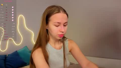 Snapshot of emma_clon chatting on July 17, 1:34 am Emma online show from July 17, 1:34 am