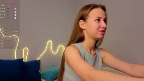 Snapshot of emma_clon chatting on July 27, 1:45 am Emma online show from July 27, 1:45 am