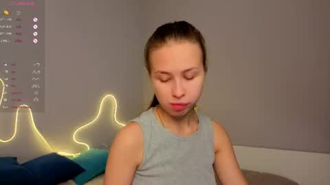 Snapshot of emma_clon chatting on July 29, 4:21 am Emma online show from July 29, 4:21 am