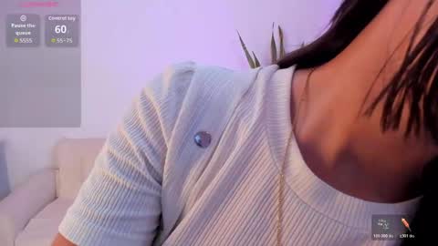 Snapshot of emma_collins01 chatting on May 17, 3:48 am Emma online show from May 17, 3:48 am