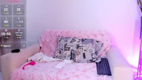 Snapshot of emma_collins01 chatting on June 13, 6:11 am Emma online show from June 13, 6:11 am