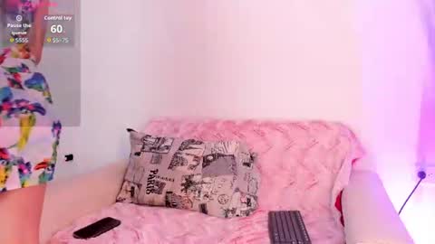 Snapshot of emma_collins01 chatting on June 14, 7:21 am Emma online show from June 14, 7:21 am