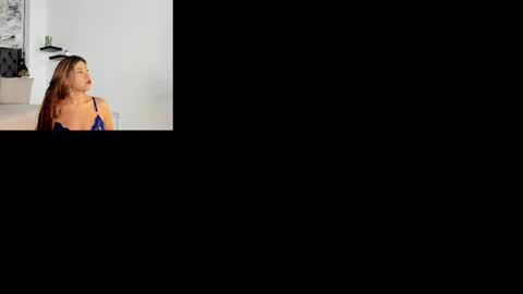 Snapshot of emma_crawford_ chatting on June 3, 10:04 pm Emma online show from June 3, 10:04 pm